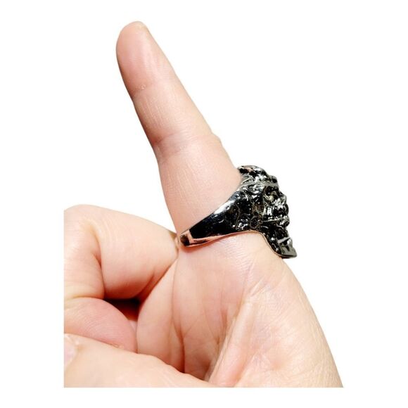 Brand New Silver Green Eyes Skulls Heads Ring Adjustable Size - Picture 6 of 8